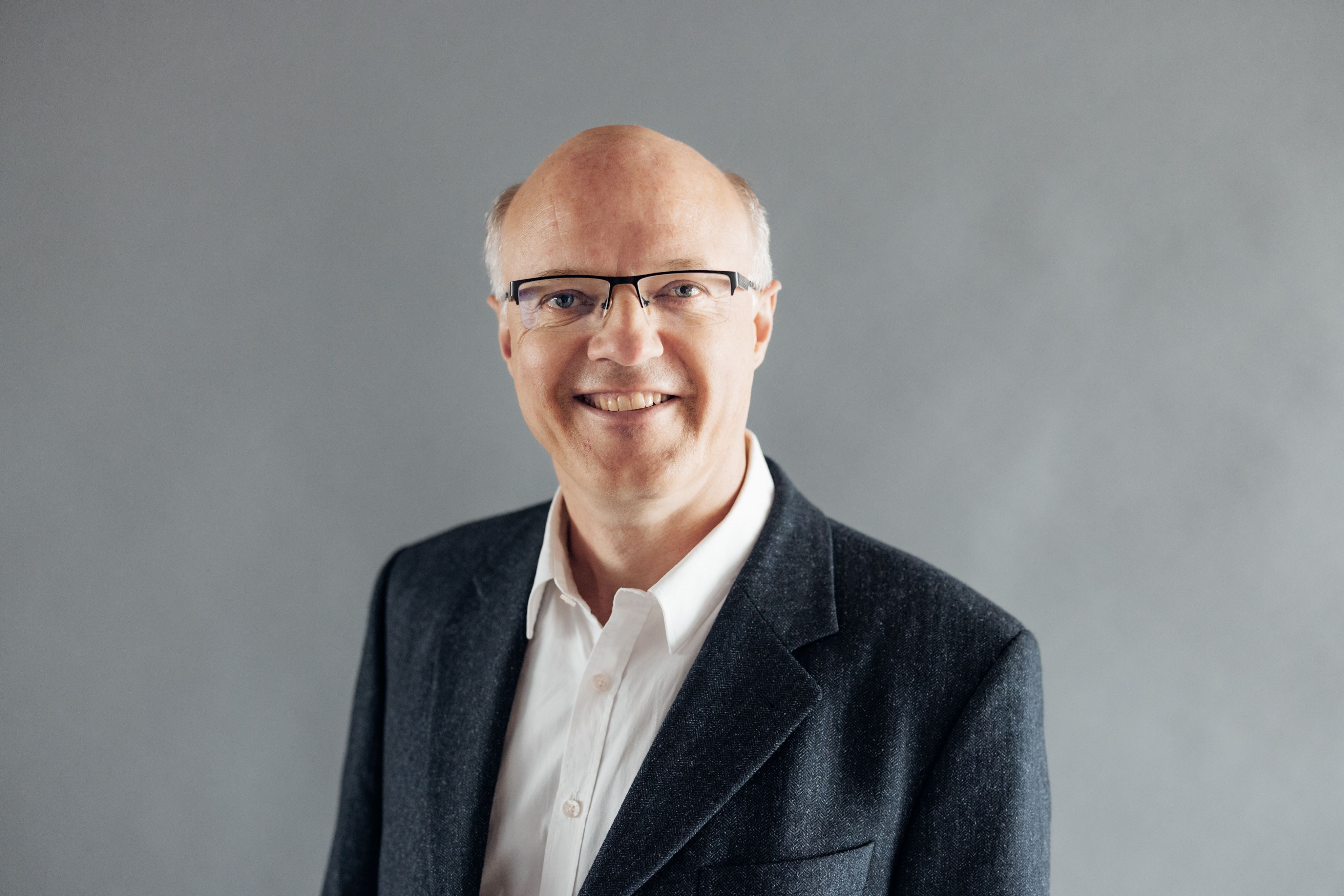 Dr. Peter Lewandrowski